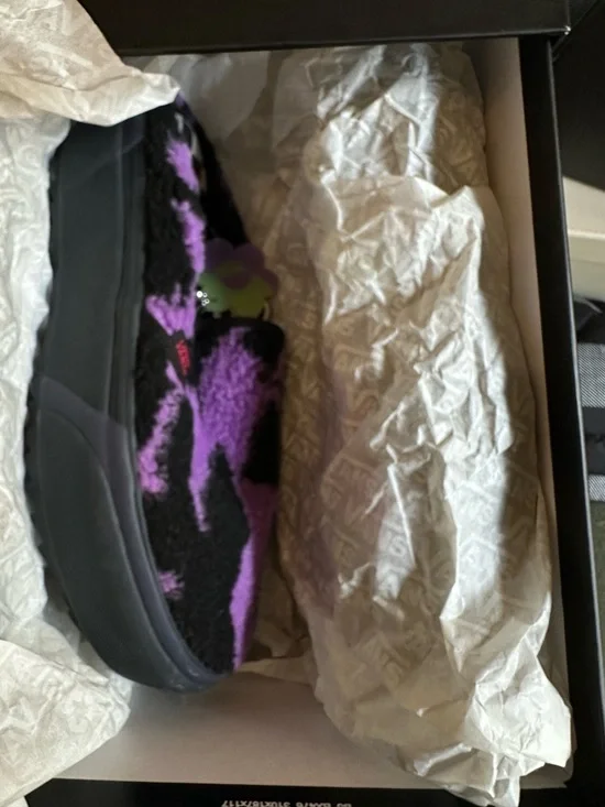 Vans Slip-On Fuzzy Black & Purple Sherpa Irene is Good Collab - Picture 3 of 7